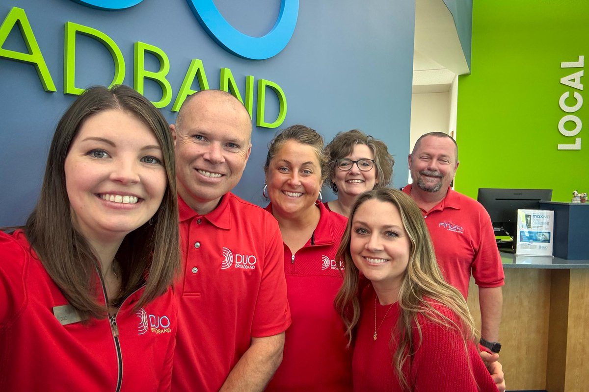 DUOBroadband's tweet photo. Nothing says “team” like your coworkers showing up in (unplanned!) matching colors!
#ThursdayVibes #RandomThursday https://t.co/tkc2t51dAr