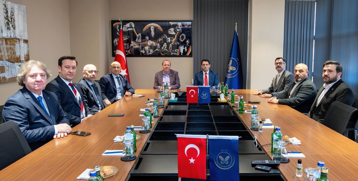 OzerMatl's tweet photo. Bursa Cumhuriyet Başsavcısı Mustafa Çelenk’i kurumumuzda ağırladık.

İş birliği ve şehrimizin ortak değerleri üzerine verimli bir görüşme gerçekleştirdik.

Nazik ziyaretleri için teşekkür ediyor, görevinde başarılar diliyorum. https://t.co/yarYVAbPAa