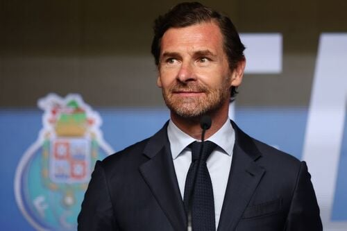 FC Porto foi eliminado na "Taça Sporting", atira Villas-Boas:

"Abril foi um mês de teste. Um mês de decisões, de pressão e de exigência máxima. Foi também um mês que nos trouxe até à posição que hoje ocupamos. Para dar o passo final, temos de estar todos unidos. Unidos na