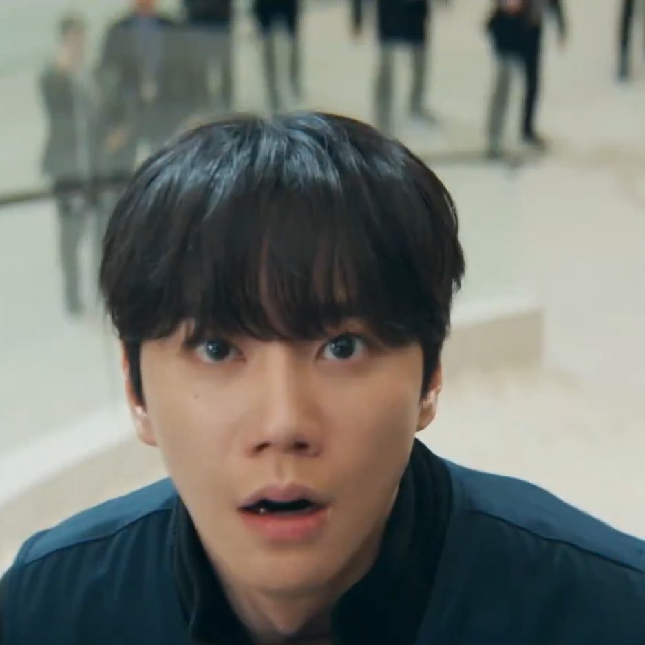 hwang junhyun in webtoon vs drama during the soul swapping accident 😭 I CANT TAKE IT SERIOUSLY JUNYOUNG’S BOBA EYES IS SO ADORABLE….. 

#RebornRookie #이준영 #LEEJUNYOUNG