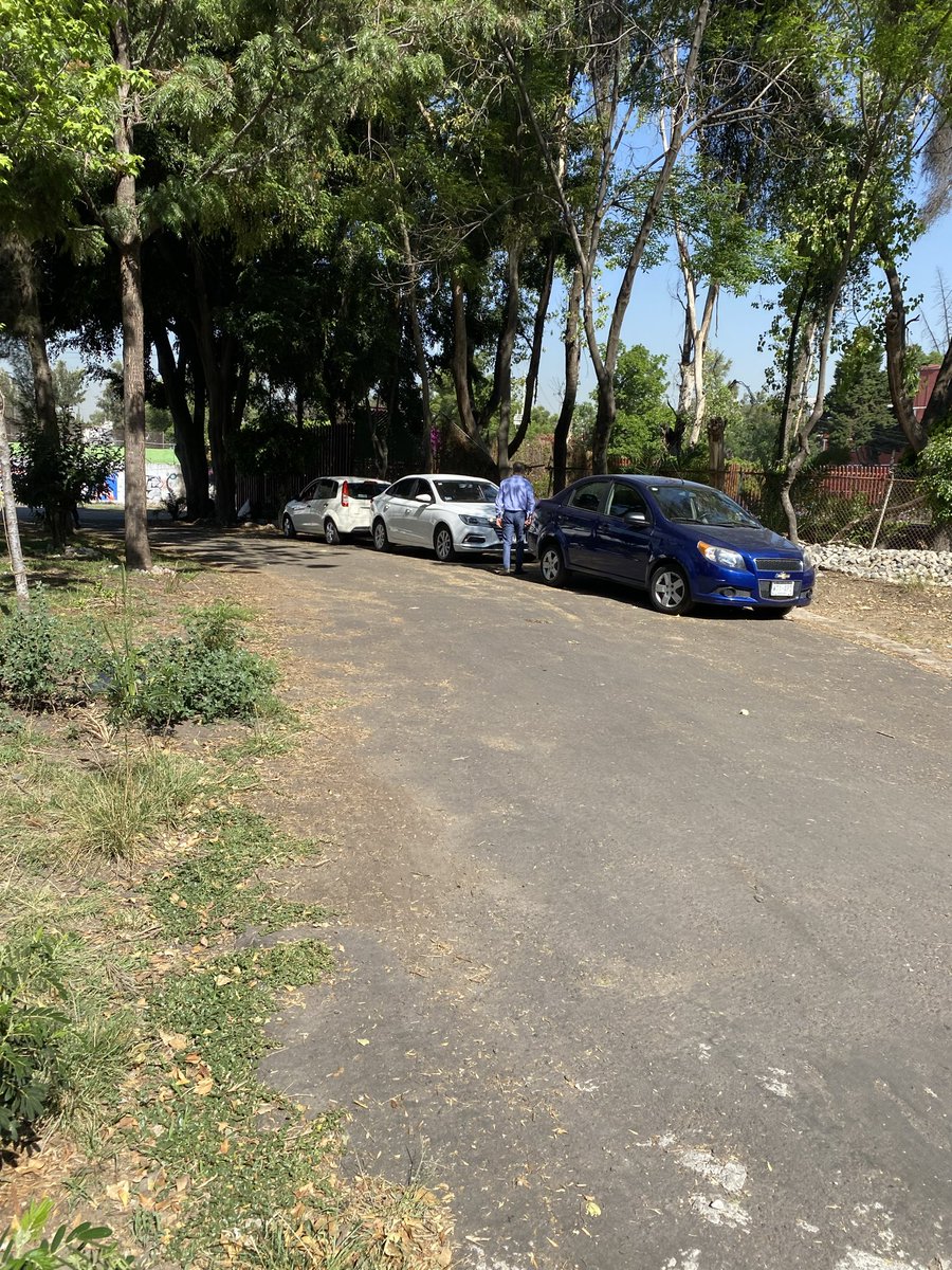 Roy_Nacif's tweet photo. @UCS_GCDMX #tránsitoCDMX @SSC_CDMX nuevamente vehículos estacionados en las áreas verdes del parque Ramon Lopez Velarde, Roma. Calle Orizaba entre M. Anza y Toluca. Lado derecho. Por favor, retirar. https://t.co/eedIy4IhGh