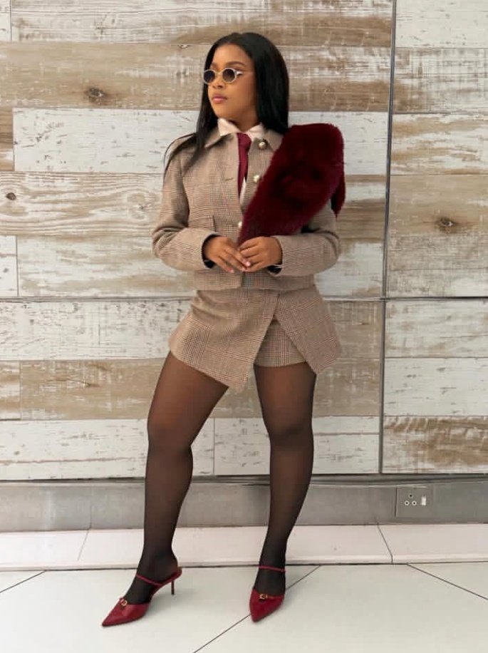 olothandogiva's tweet photo. Sometimes, she looks like AI. I can't y'all, she's tewwwww pretty😫❤️❤️🤌🏾

LIEMA X MAGNUM
LIEMA AT INDUSTRYNITE
LIEMA OUR ONLY SUNSHINE
#LiemaPantsiXMagnum
#LiemaPantsi #fypシ゚viral 
#viralpost #bbmzansibazozwa 
#BBMzansi6 #BBMzansiS6 https://t.co/ArvnHk2x18