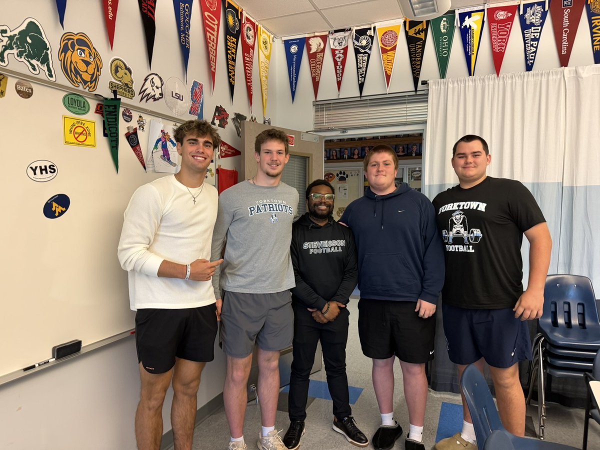 HenryRoyal27's tweet photo. Huge shout to @coachpeeg for coming down to talk about @SUMustangFB! It’s an amazing program, and I can’t wait to build more connections! https://t.co/i4fNSnCThm