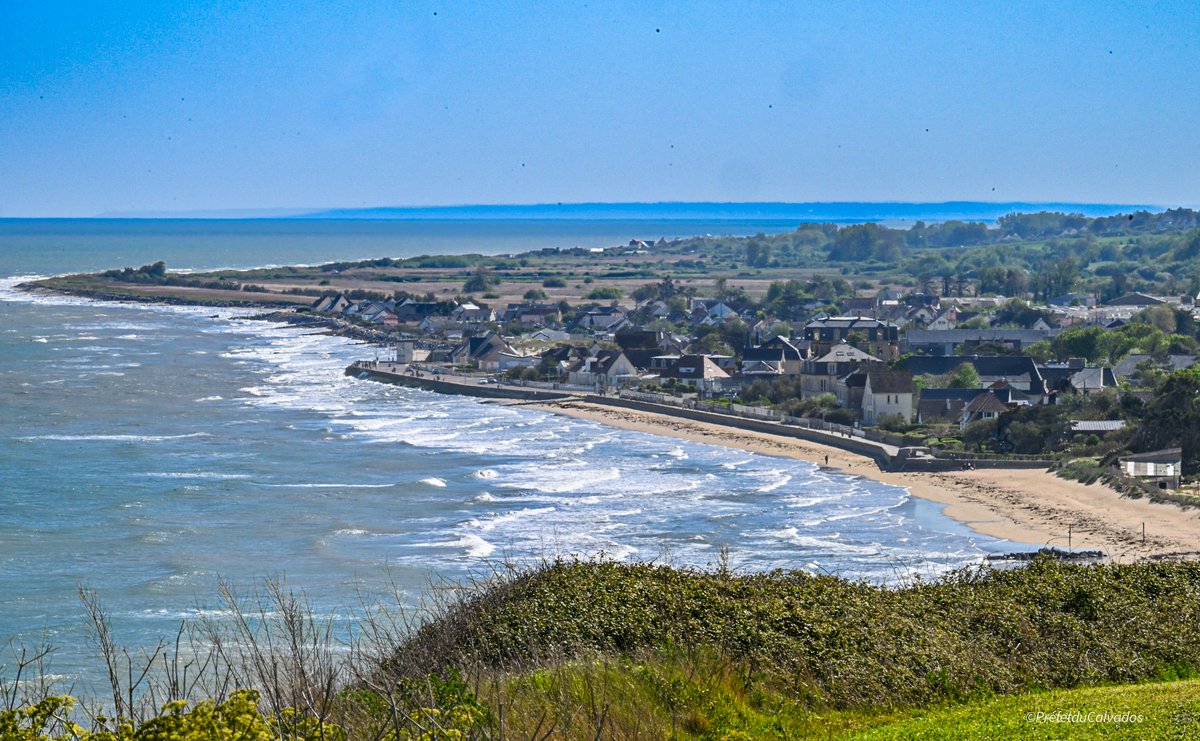 Prefet14's tweet image. 🌊📸 #JeudiPhoto | Entre terre et mer, le #Calvados se dévoile 🌿

Ici, les horizons ne se choisissent pas… ils se vivent pleinement !

Entre la douceur de la campagne normande et la force des paysages maritimes, le Calvados offre un équilibre rare. Les champs verdoyants