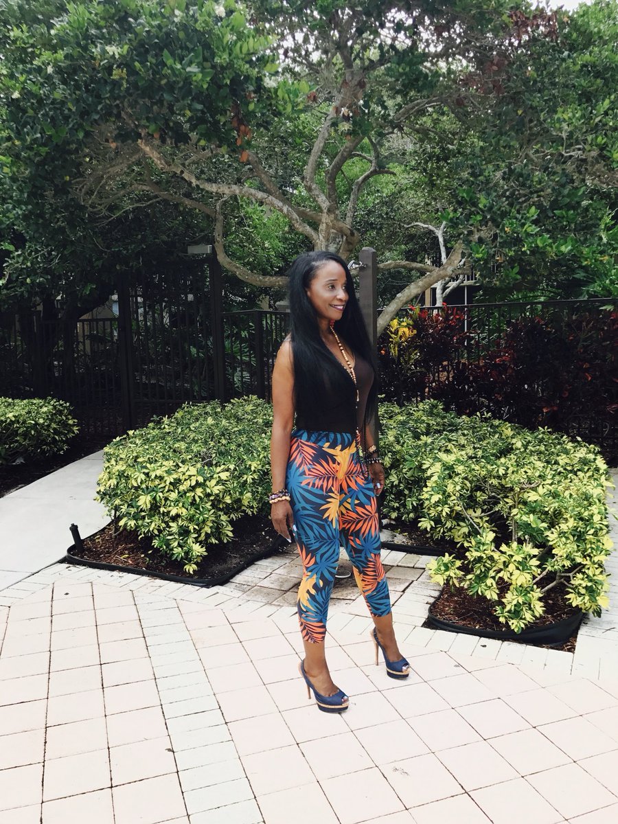 shontellyoga4U's tweet image. Hi and Happy last day of April 2026.

These picture—reminders of my 10 years in South Florida were phenomenal.

No - Worries cause I’m back home now here in Chicago and I have all of this and more for my Fabulous Summer of 2026. #HOME #Chicago 💙💋👑