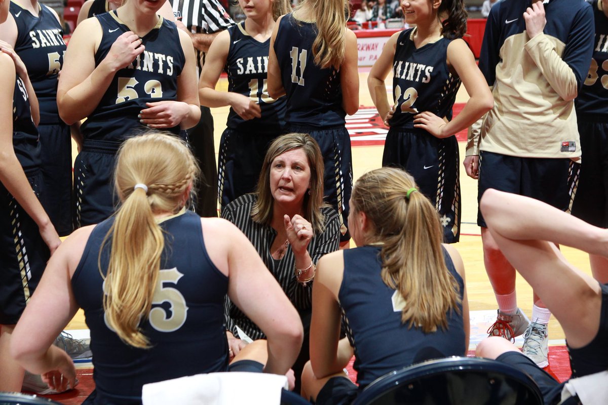 IHSA_IL's tweet image. 🏀 Congratulations to Bloomington Central Catholic High School girls basketball coach Debbie Coffman on her retirement from coaching!

🏆Debbie coached at BCC for 32 years, amassing 634 wins and winning the #IHSA Class 2A state championship in 2010!
