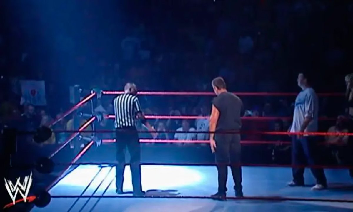 EntreLasCuerdas's tweet photo. #UnDíaComoHoy 

Se cumplen 20 años del épico debut de Dios en WWE. El Todo Poderoso hizo equipo con Shawn Michaels para enfrentar a los McMahon. Lamentablemente para Dios perdió su hasta ahora único combate en la WWE, por lo que tiene un récord negativo en el wrestling. https://t.co/C4uV7ZtiGn