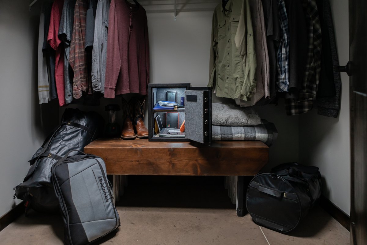 HornadySecurity's tweet image. Fireproof. Tough. Secure. Ideal for valuables, documents and handguns! Perfect for home or office use.

Learn more here: store.hornady.com/fireproof-keyp…

.
.
.
.
#hornady #hornadysecurity #fireproof #safetyfirst #safety #firearmsafety