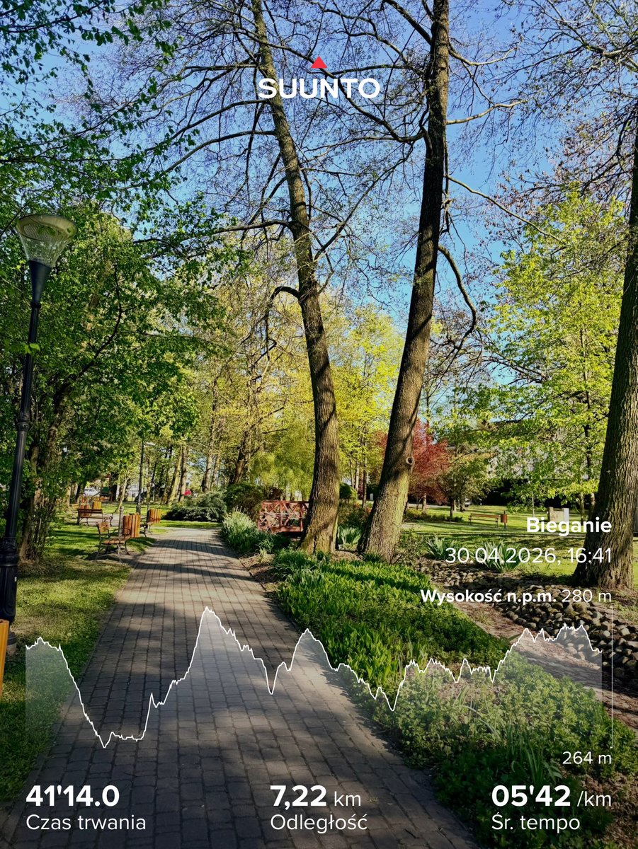 herokslawek's tweet image. Dzień dobry :) było obżarstwo do południa to i musi być coś pobiegane :) miesiąc kończę niespodziewanie wysokim wynikiem przebiegniętych kilometrów bo ponad 110 :) #trening #bieganie #run #running #runningman #suunto