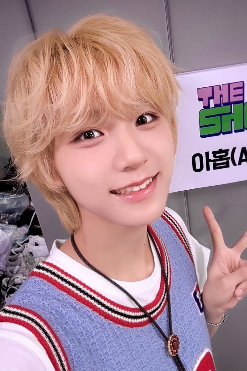 ʚ딘이ɞ tweet media