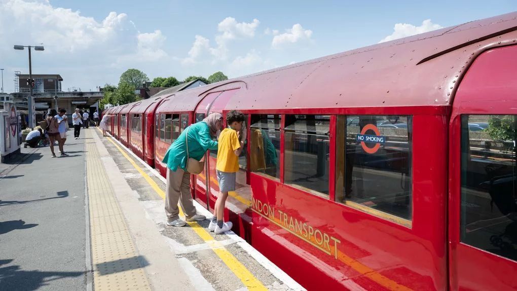 LTMuseumFriends's tweet photo. This bank holiday weekend, @ltmuseum will be celebrating 120 years of the Piccadilly line with Heritage Train Journeys running on Saturday 2, Sunday 3 and Monday 4 May 2026. If you spot the train out on the line, share your pics with us https://t.co/tfSY0ScKRY