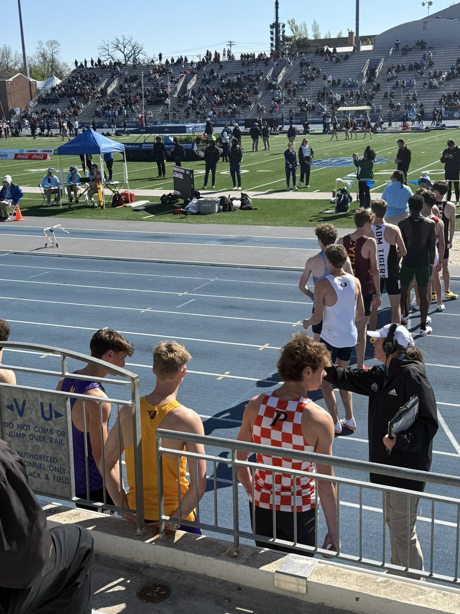 Had an awesome time running the 400 in the 1600 med at Drake Relays this past weekend and split 49.9