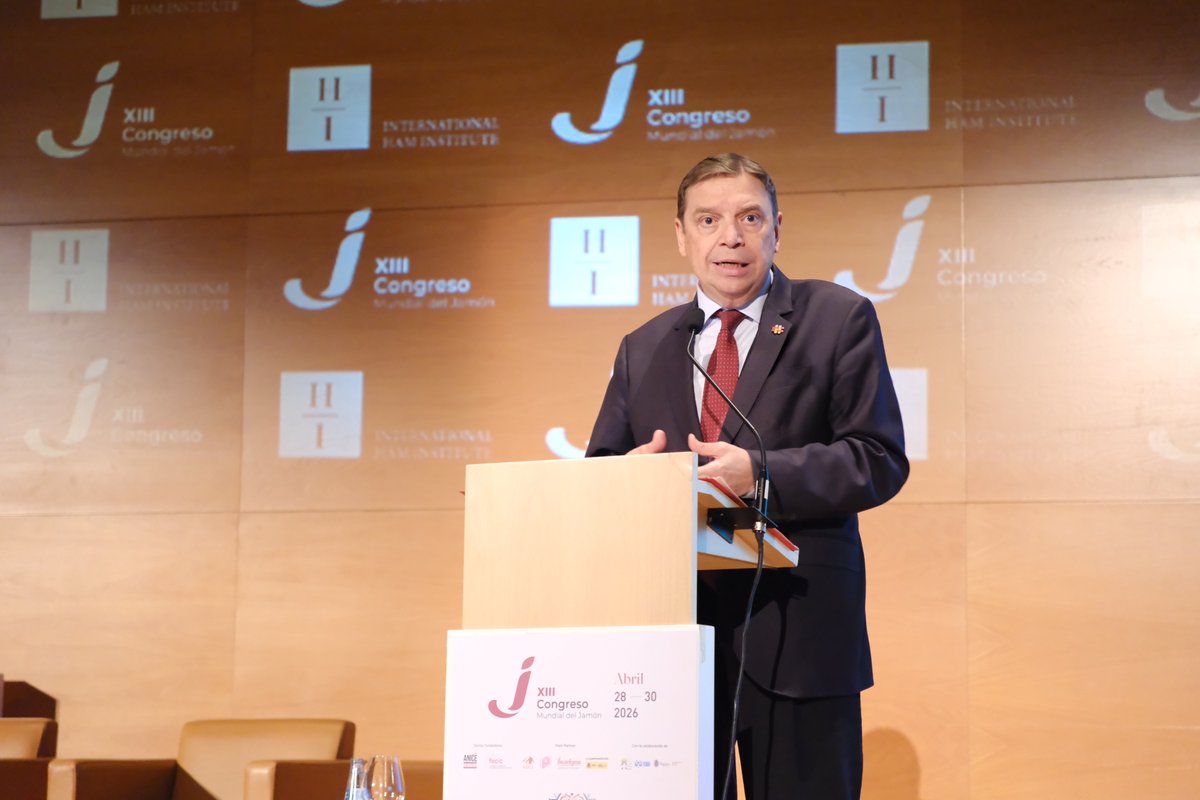 InterHam_'s tweet photo. @LuisPlanas @gobmapa Clausura a cargo de D. Luis Planas, ministro de Agricultura, Pesca y Alimentación del Gobierno de España https://t.co/a6XmDtT37e