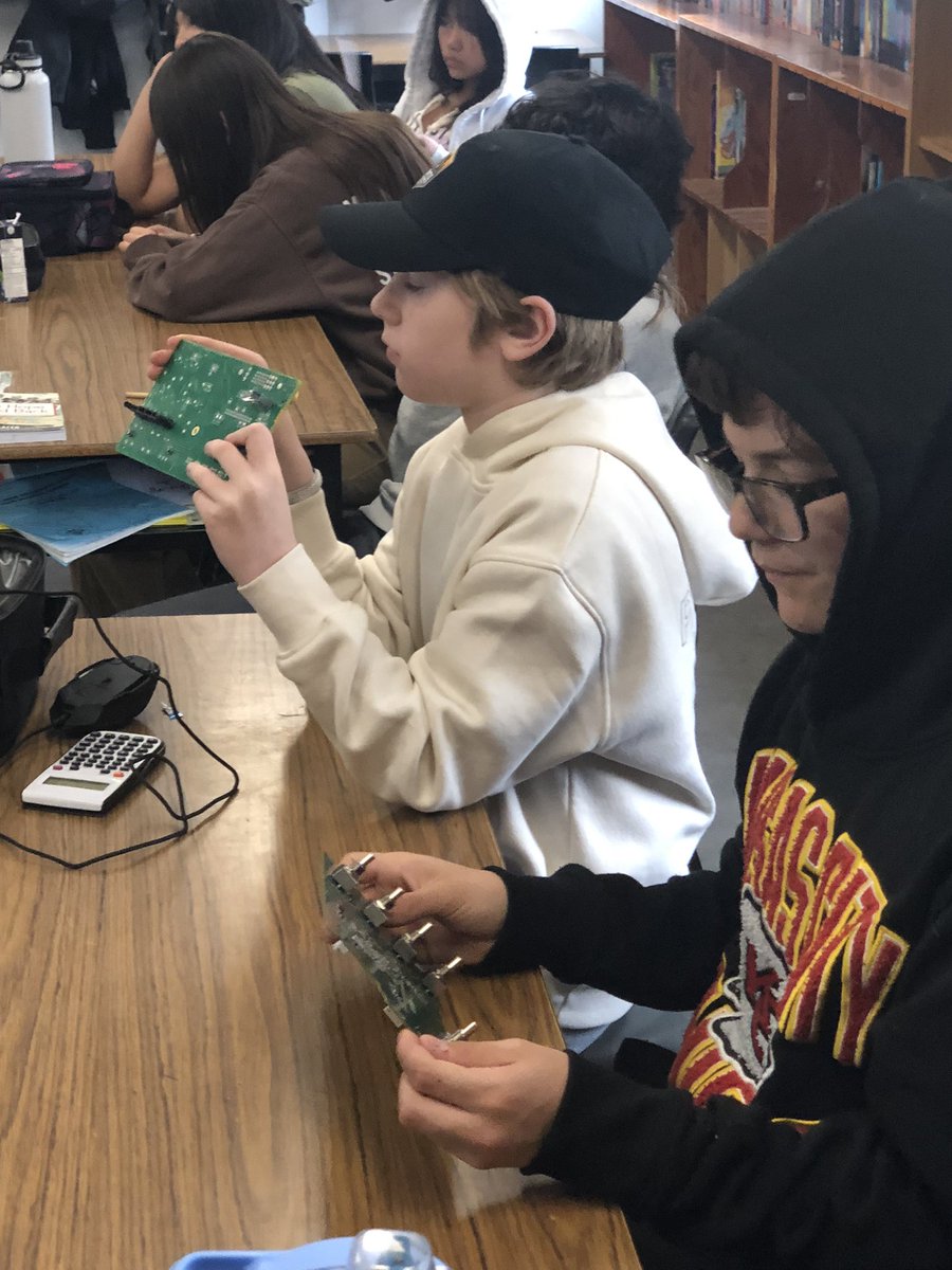 olv56's tweet photo. Wrapping up our Electricity unit by making colour flashlights!  @OLVictoryOCSB https://t.co/6Lv9Rx71dB