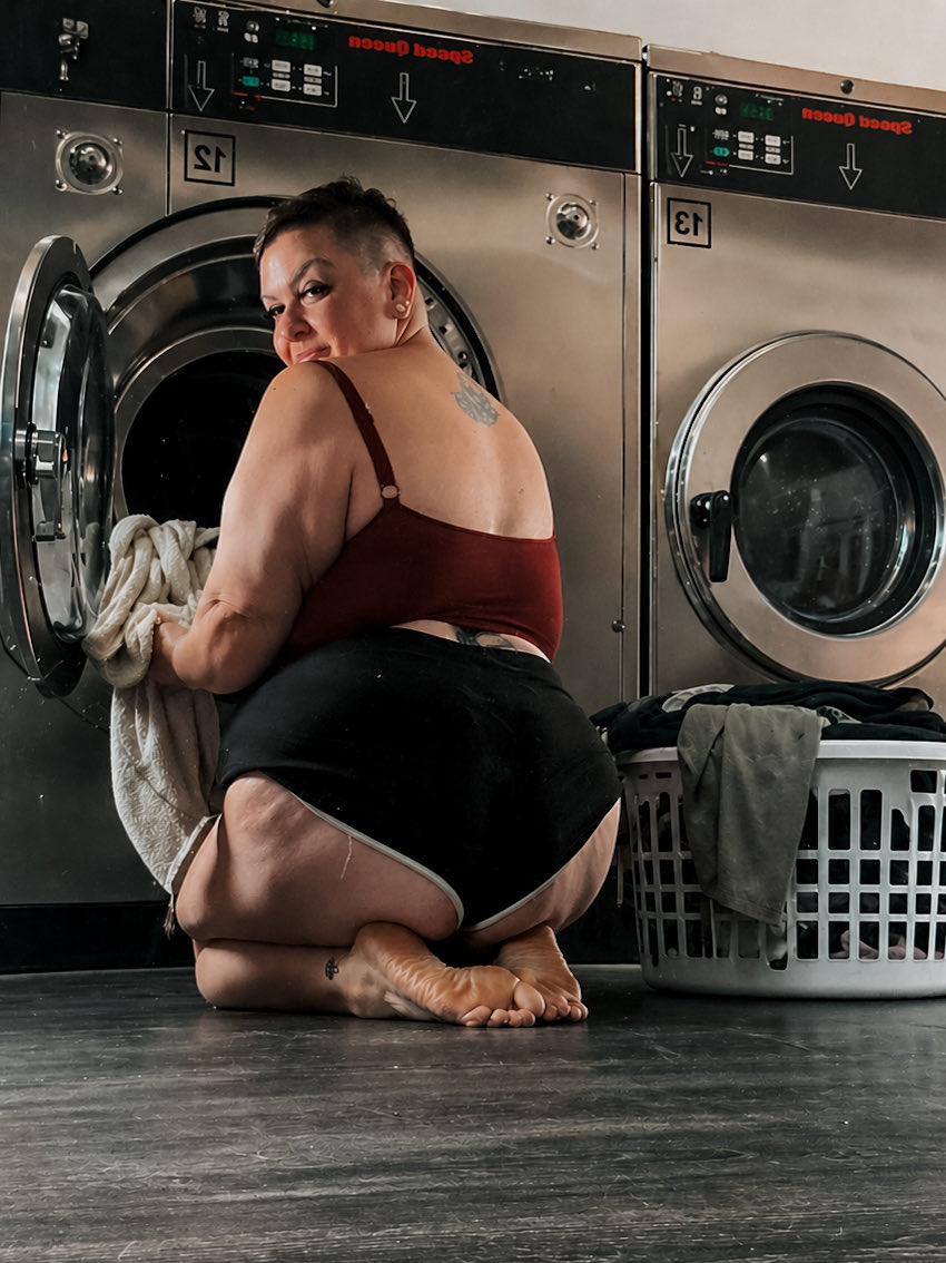 solesandcalves's tweet image. Would you let me do your laundry? #catertoyou #soles #bbw