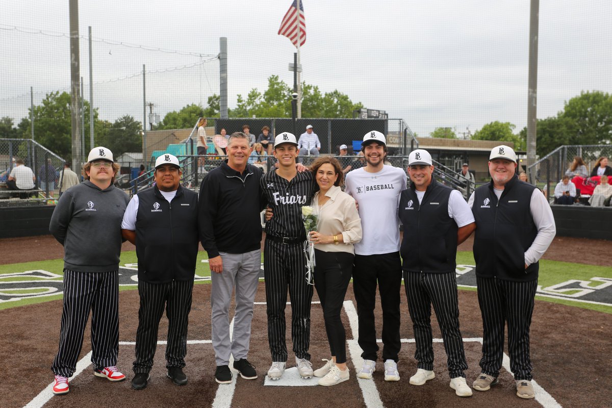 BishopLynch's tweet image. A moment to celebrate the memories and the brotherhood built on this field—this is what #FriarFamily is all about! 💪 #GoFriars #BELONGING