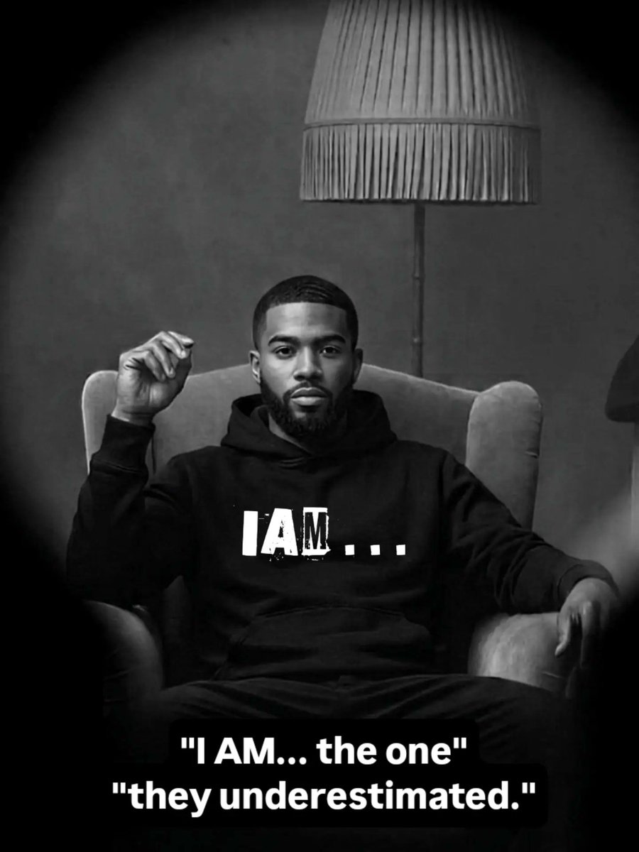 IAMDesign_'s tweet image. They underestimated you. The crowd rushed past you. But you never lost sight of who you are. 👁️ I AM... Inspired to Achieve More.

#MindsetIsEverything #StreetWear #LevelUp #IndependentBrand #IAmMore