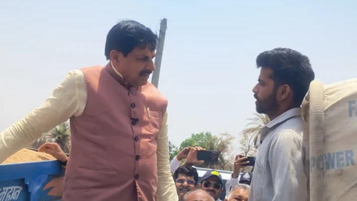 Nava_Bharat's tweet image. ट्रॉली पर चढ़कर सीएम डॉ यादव ने किसानों से जाना हाल, उपार्जन केंद्र की व्यवस्था देखने पहुंचे खरगोन एवं शाजापुर
navabharat.com/?p=458803

#Trolley #CM #DrMohanYadav #Interacts #Farmers #Visits #ProcurementCenters #Khargone #Shajapur #Arrangements #uniqueavatar #News #Navabharat