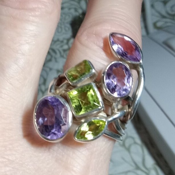 SpiritRockGems's tweet image. Purple and green, the colors of the season.  Peridot and amethyst unique statement ring for huge sparkle! 
$58 Rehoming my collection as fingers have changed size &amp;amp; lifestyle has changed.  
This &amp;amp; more: #Poshmark: @ joeyfab
#CrystalHealing #Jewelry #925Silver  #Gemstones #Boho