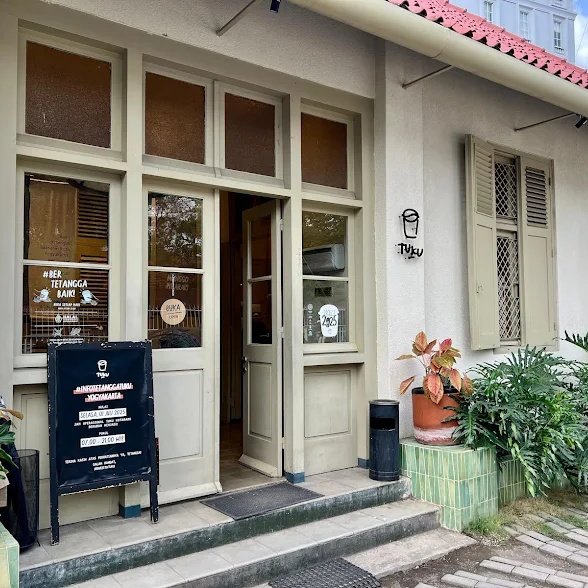 jenorahida's tweet photo. kopi Tuku masih worth it sih walaupun harganya naik, dikitt…
tapi jujur sekarang banyak kopi lain yang rasanya juga oke bgt, harga kadang lebih miring + mana promo di shopee food juga seriiingg, ampun dah 😭👉🏻👈🏻
#ngopi #jogja https://t.co/whoBACoLNU