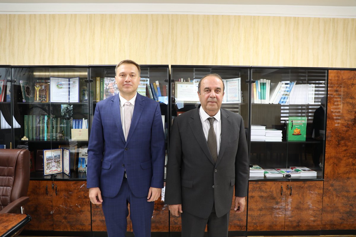 EUinTajikistan's tweet image. 🇪🇺🇹🇯 EU Ambassador Radoslaw Darski met Mr Jamshed Nurmahmadzoda, Director of the Agency on #Statistics, to strengthen EU–Tajikistan cooperation on statistical #capacity. 
Talks focused on reliable data, #Eurostat cooperation, &amp;amp; upcoming #employment statistics.