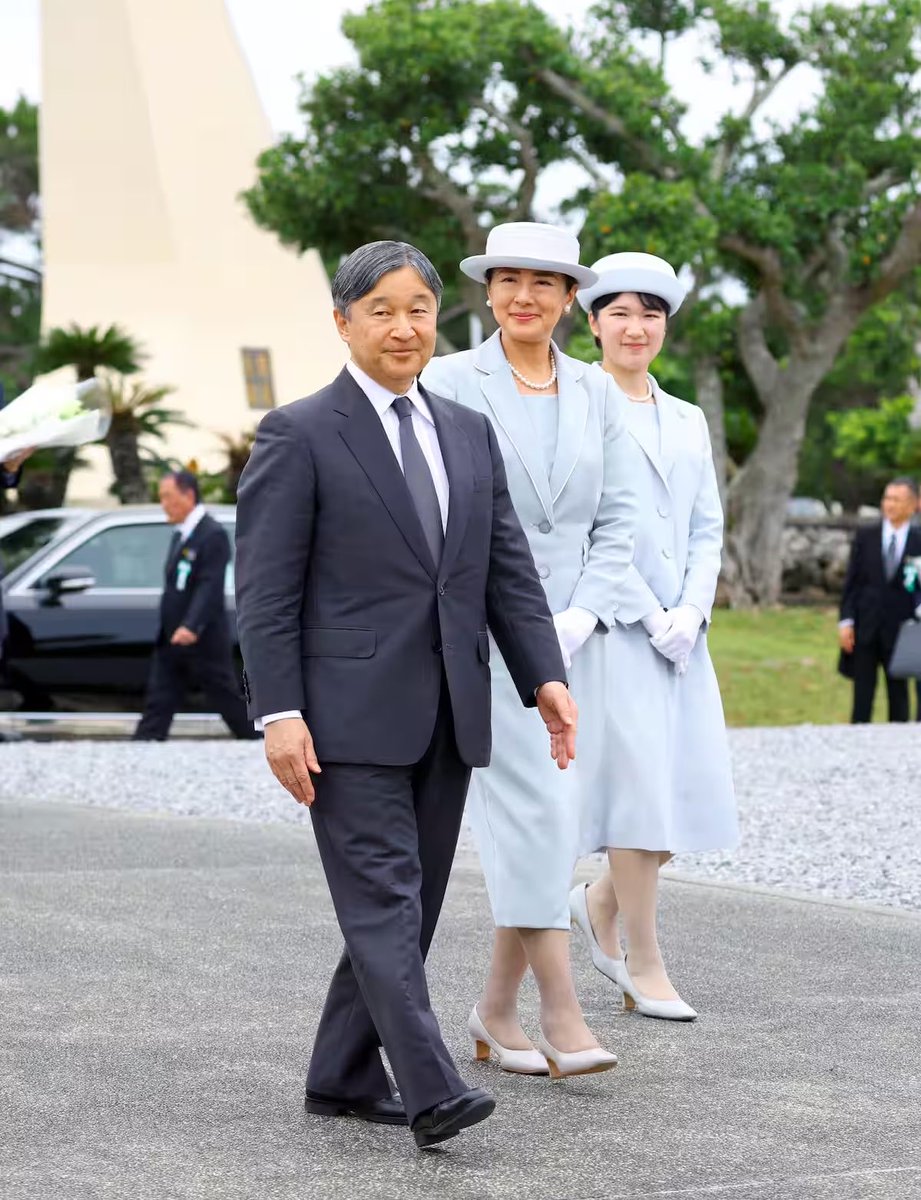 「喜びも悲しみも国民ととともに」 昭和天皇の思いは皇孫浩宮さまに受け継がれています 日本国憲法第1条 天皇を日本国と日本国民統合の「象徴」と ...