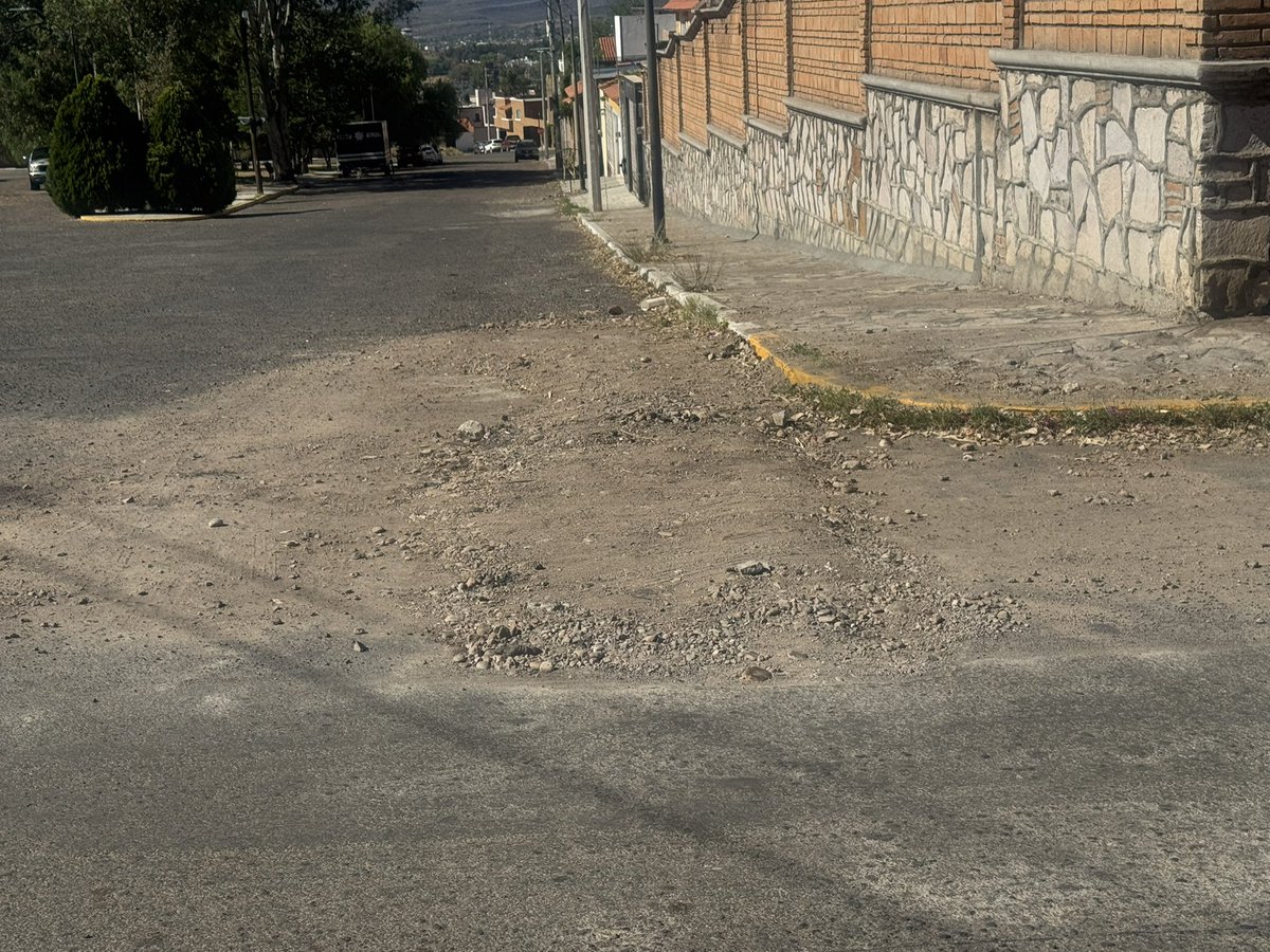EdgarMajul's tweet photo. ¿Día 15 y siguen sin reponer el pavimento que destruyeron, así enchulas la cd @josejoseantonio ? https://t.co/eJgwBY37wC