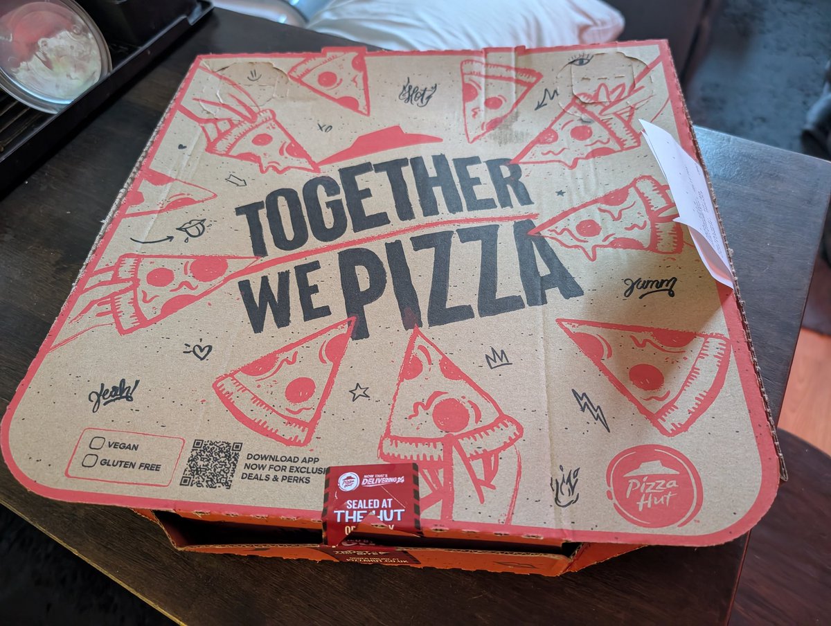 TheRyanAmbrose's tweet photo. @pizzahutuk, @ubereats_uk, @Uber_Support I'm fed up of generic bot responses to my complaint. Pizza delivered with a broken, tamper proof seal as well as cold pizza. A £3 partial refund is totally unacceptable as it is a food safety issue. I require a full refund. Thank you. https://t.co/xCgc0d5xvX