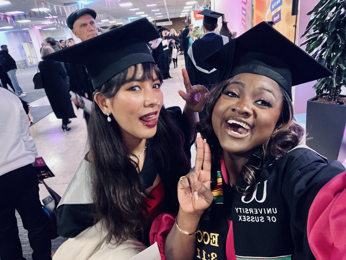 AgyareAGloria's tweet image. Life update ✨

Your girl has officially graduated from the world’s leading institutes in Development Studies @SussexUni in the UK 🇬🇧, on a prestigious global scholarship @CheveningFCDO

Now, back to building solutions in #food, #climate, and communities 
Grateful to God ❤️

#fyp