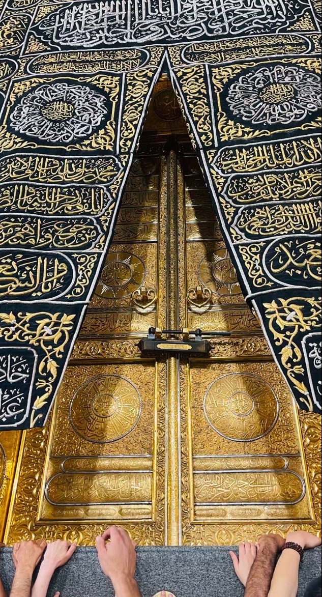 11_2270057's tweet photo. طَاب اللّقَاء وقَرّت الأَعيُن وإِرتَوَى القَلب..
الحَمدُلله الّذِي بَلّغَنِي هَواءَ مَكّه وسَكِينَتِها..
وَرزَقَنِي عُمرَه تُرِيحُ بِهَا نَفسِي..♥️✨️ https://t.co/x4hi8dgduu
