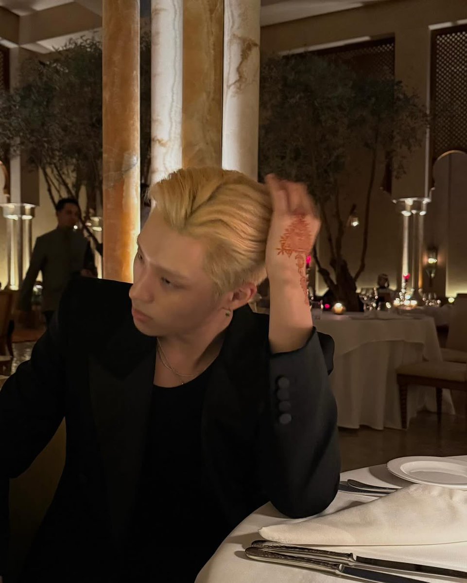 ill let his henna stained fingers finger me
