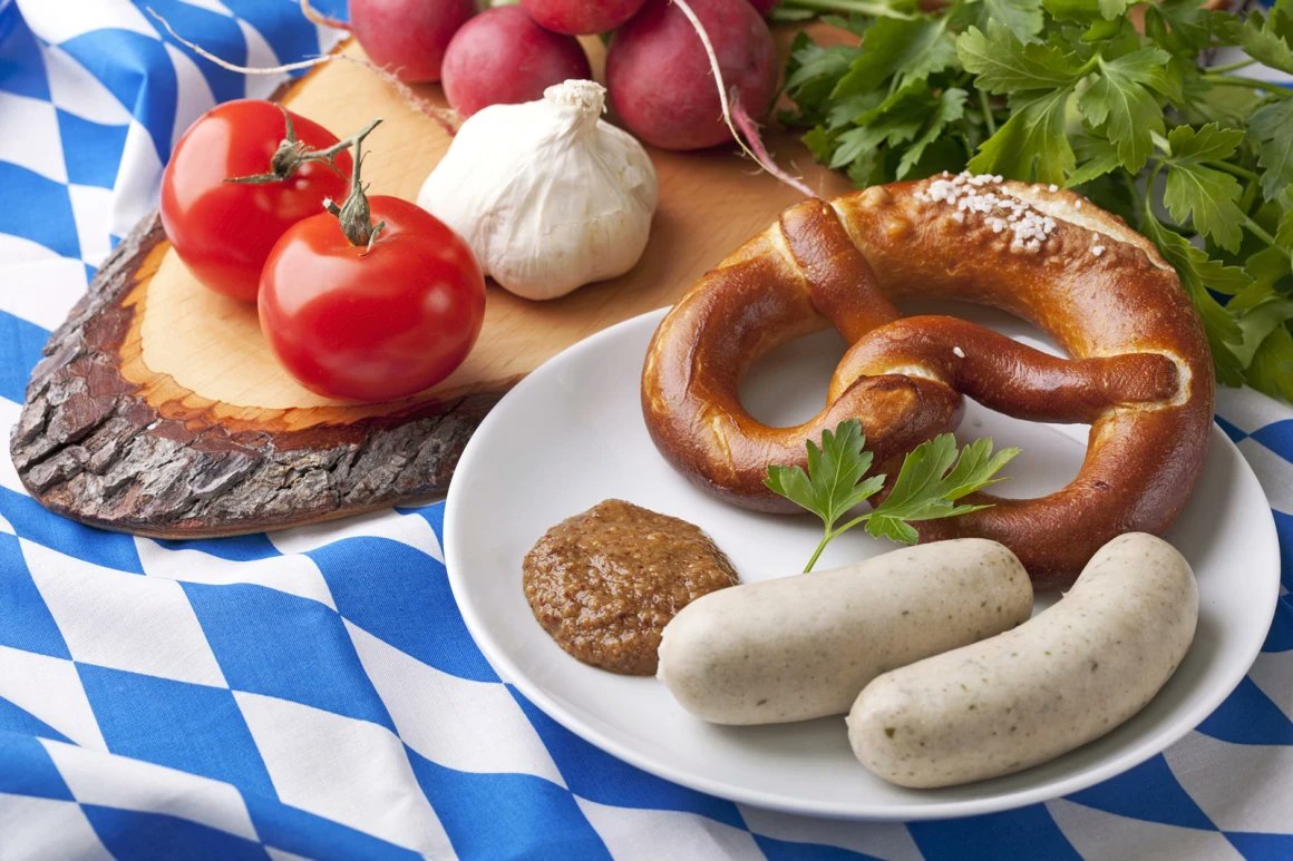 Max45265869's tweet photo. @MaryTilesTexas Weißwurst mit Brezel und süßer Senf zum Frühstück 🥨 https://t.co/ohQZf6xJUB