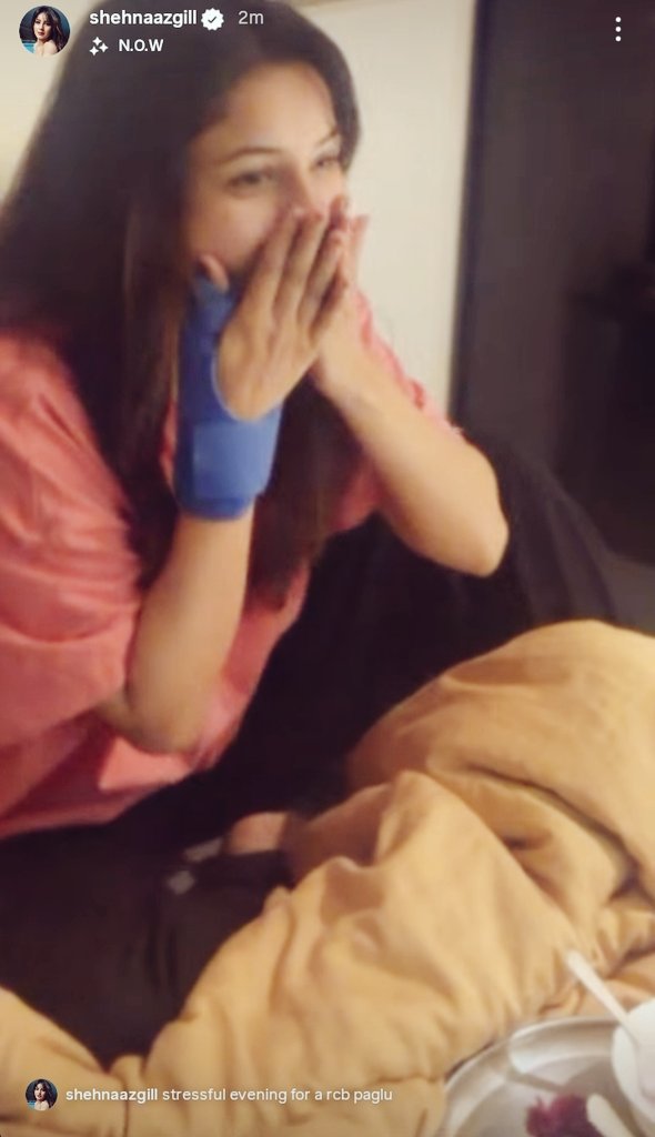 I am not rcb paglu par mujhe rcb ka match roj chahiye 😭😭 isi bhane ye ladki apni noni noni shakal to dikha degi😂😭 
Biggest <a href="/imVkohli/">Virat Kohli</a> fan <a href="/ishehnaaz_gill/">Shehnaaz Gill</a> 
#ShehnaazGill #rcbmatch 
Dhayan rakho baby girl apna hath thik karo 💗✨