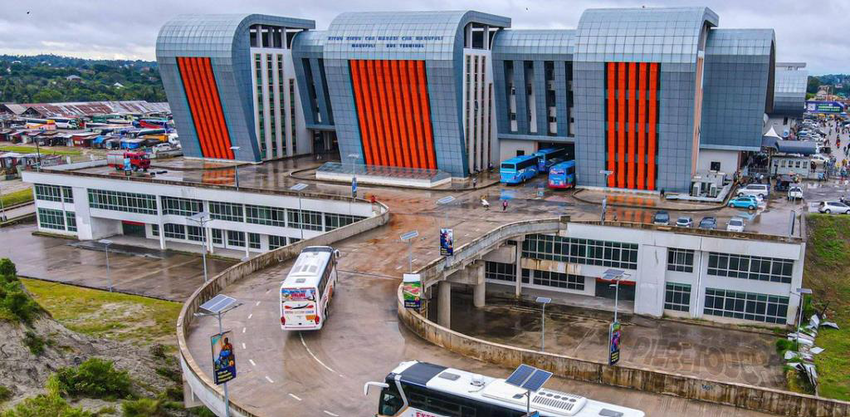 fordbee's tweet image. Dar es Salaam just greenlit a Phase 2 expansion for the Magufuli Bus Terminal today. 🏗️ Aimed at doubling the capacity for cross-border buses to Kigali and Kampala. 🚛 The Central Corridor’s passenger heart just got bigger. 🚀✨ #Logistics #EAC #Tanzania #RwOT
