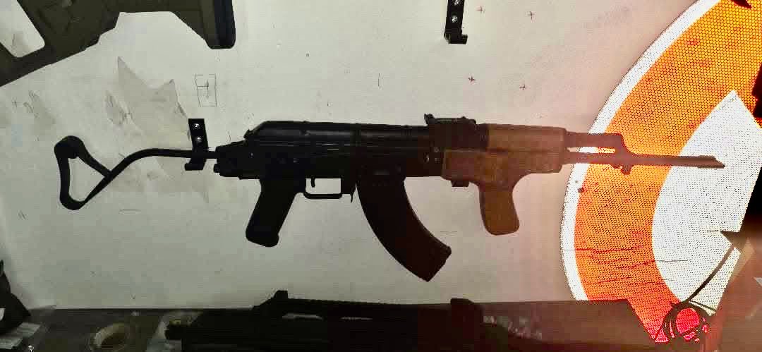 monf76's tweet image. Ma petite ak 47 #airsoft en full meta poigne bois qui va être restauré + interne de fou et ça va être un monstre (plus prepa esthétique vernir le bois ect)
