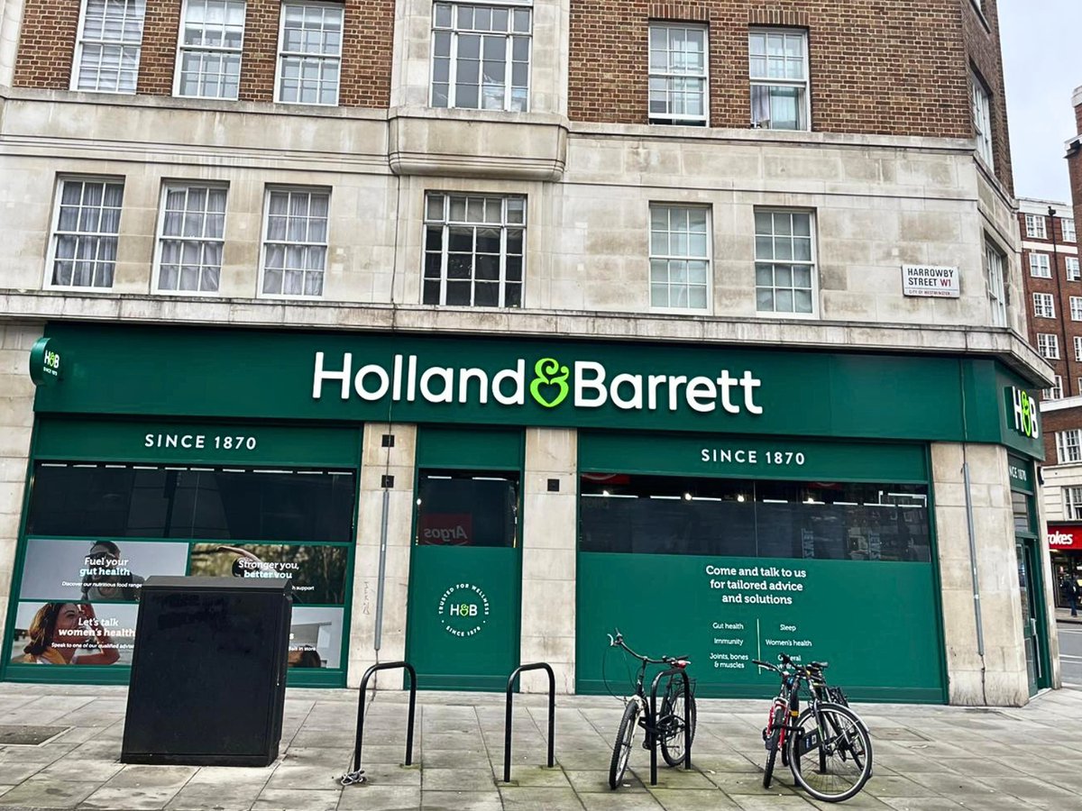 Bensonsigns's tweet image. Another busy London site brought together, this time on Edgware Road. 🏙️📍

Full signage package delivered for Holland &amp;amp; Barrett, inside and out.

Clear visibility outside, easy navigation inside.

#Signage #RetailSignage #London