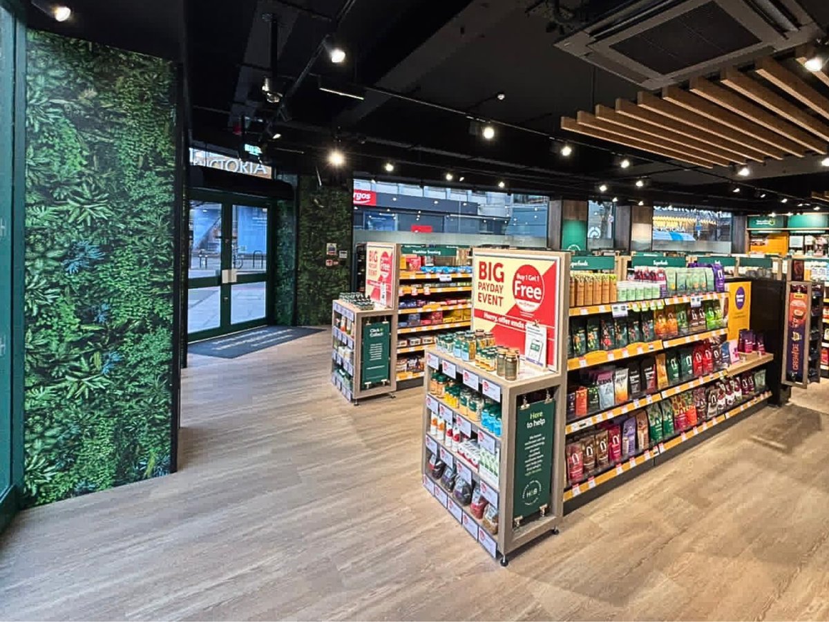 Bensonsigns's tweet image. Another busy London site brought together, this time on Edgware Road. 🏙️📍

Full signage package delivered for Holland &amp;amp; Barrett, inside and out.

Clear visibility outside, easy navigation inside.

#Signage #RetailSignage #London