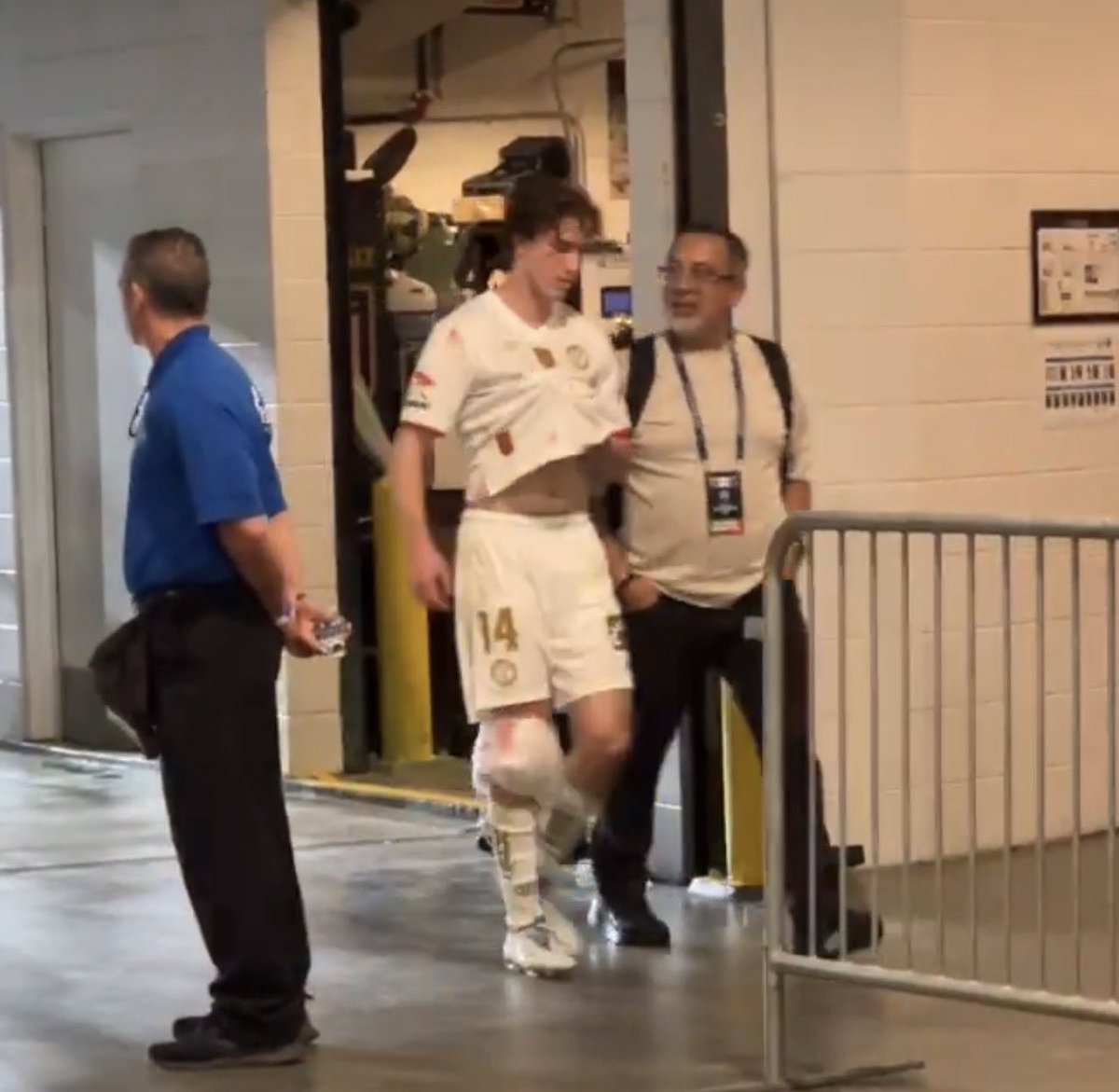 JhosMart... 🤓🏃⚽ tweet media