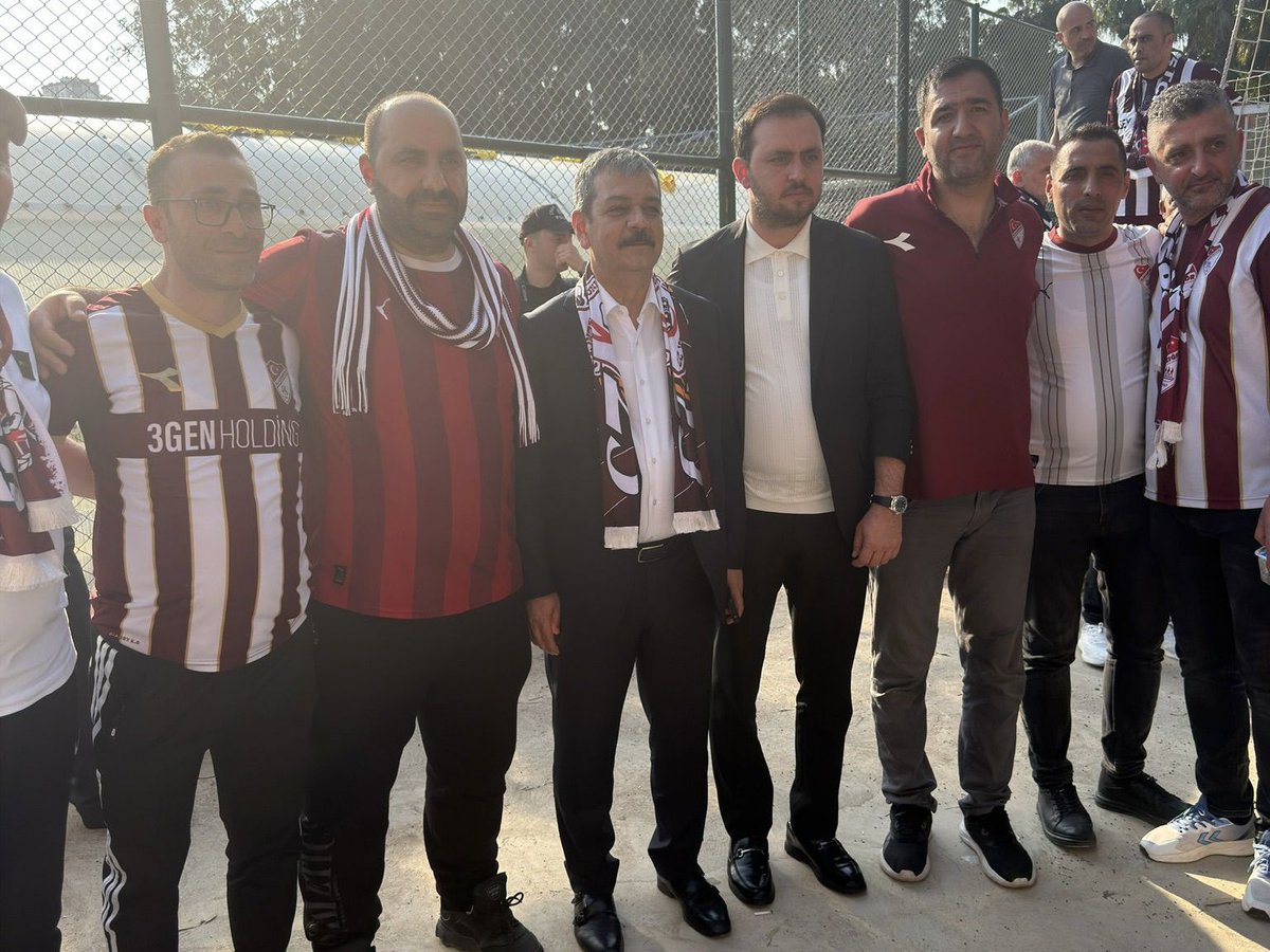 📍Adana | Ali Hoşfikirer Stadyumu

Nesine 2. Lig Play-Off 1. Tur ilk maçında Adana 01 FK karşısındaki önemli mücadelede deplasman tribünündeki yerimizi aldık, taraftarımızla birlikte takımımızın yanında olduk.

Her zaman, her yerde Elazığspor!

<a href="/elazigspororgtr/">Seza Çimento Elazığspor</a> <a href="/isselmanoglu23/">Sencer Selmanoğlu</a>