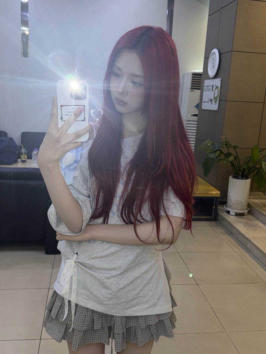 yeeunclips's tweet photo. CUTIE 🤍 https://t.co/XW9sFzff2R