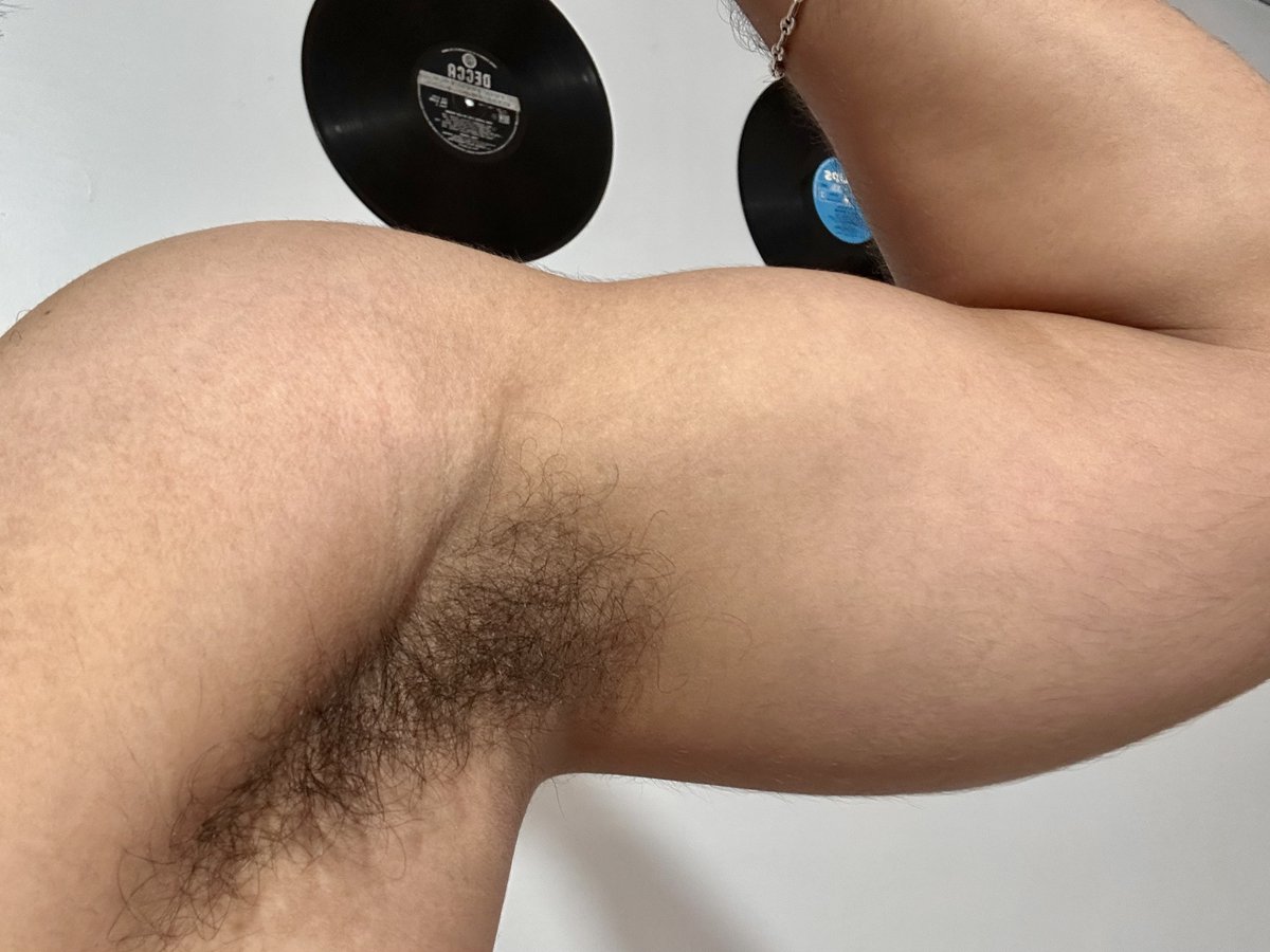 idkimad's tweet photo. Thursday pits https://t.co/a5RyKiBUhi