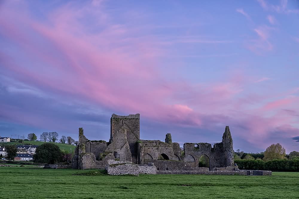 ThisIsIreland3's tweet image. Last nights sunset over the Rock of Cashel &amp;amp; Hore Abbey, just wow 🏰🌄

📍 County Tipperary - Éire 🇮🇪

📸 David Courtenay

#Tipperary #Ireland #Rockofcashel #Sunset #HoreAbbey