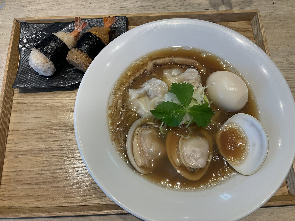 『宍道湖しじみ中華蕎麦 琥珀 東京本店』@雑色(東京都大田区)
「【7周年限定】桑名はまぐり中華蕎麦＋味玉＋ワンタン＋天むす宮の天むす〈 黒・白 〉」
めちゃくちゃ美味しかったです。
