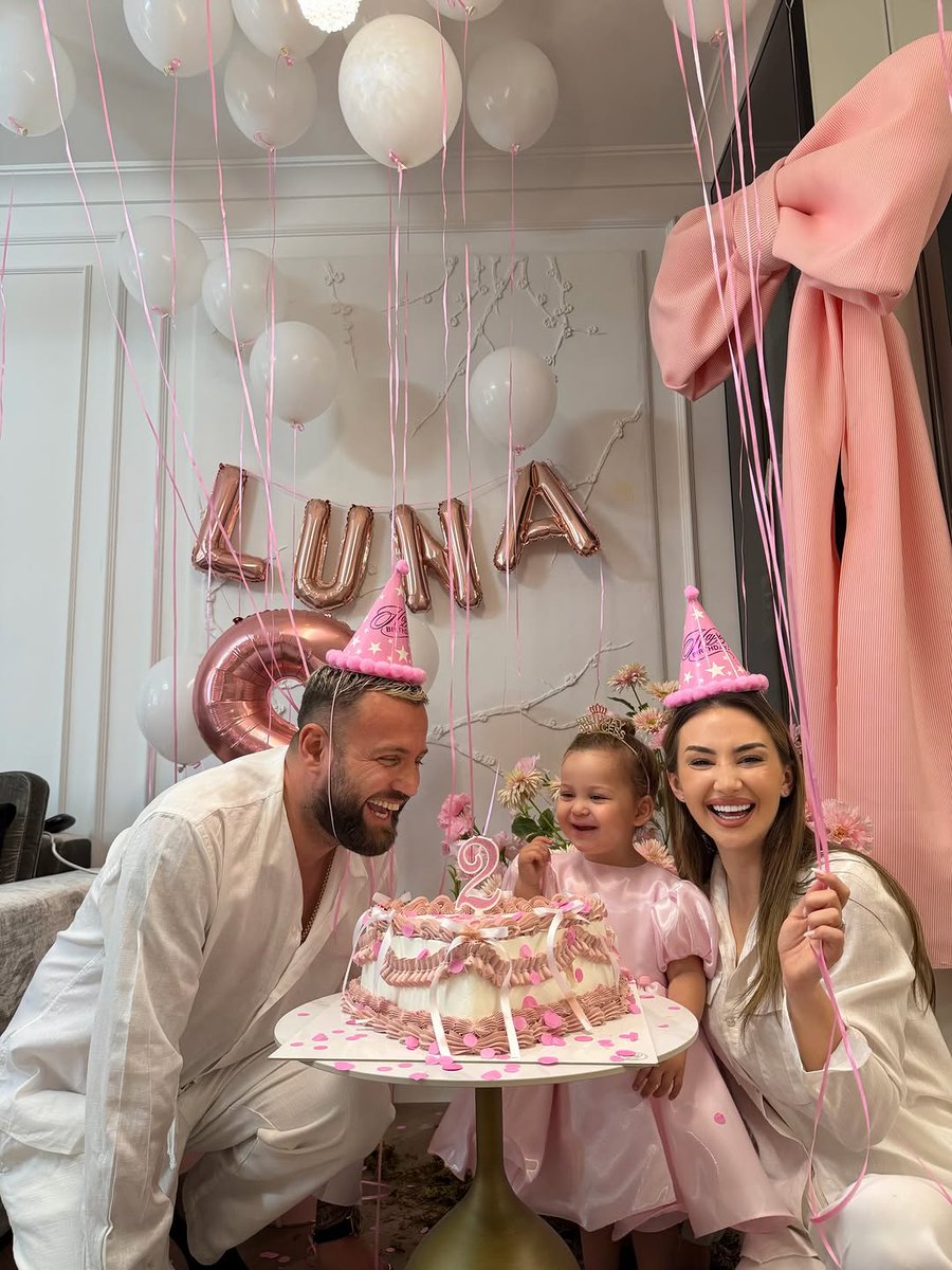 Ohooo vdiqaa ngordhaaaa moj oiii o ejllat e mi te zemres lunushiiii o jeta vogel ti he ate doren e vogel o shpirtuke marshalla familja o zot ruaji dhe bekoji 🥹🤧🤍🤍🤍✨️✨️☀️☀️🧿🧿 #ejllat #hbdluna