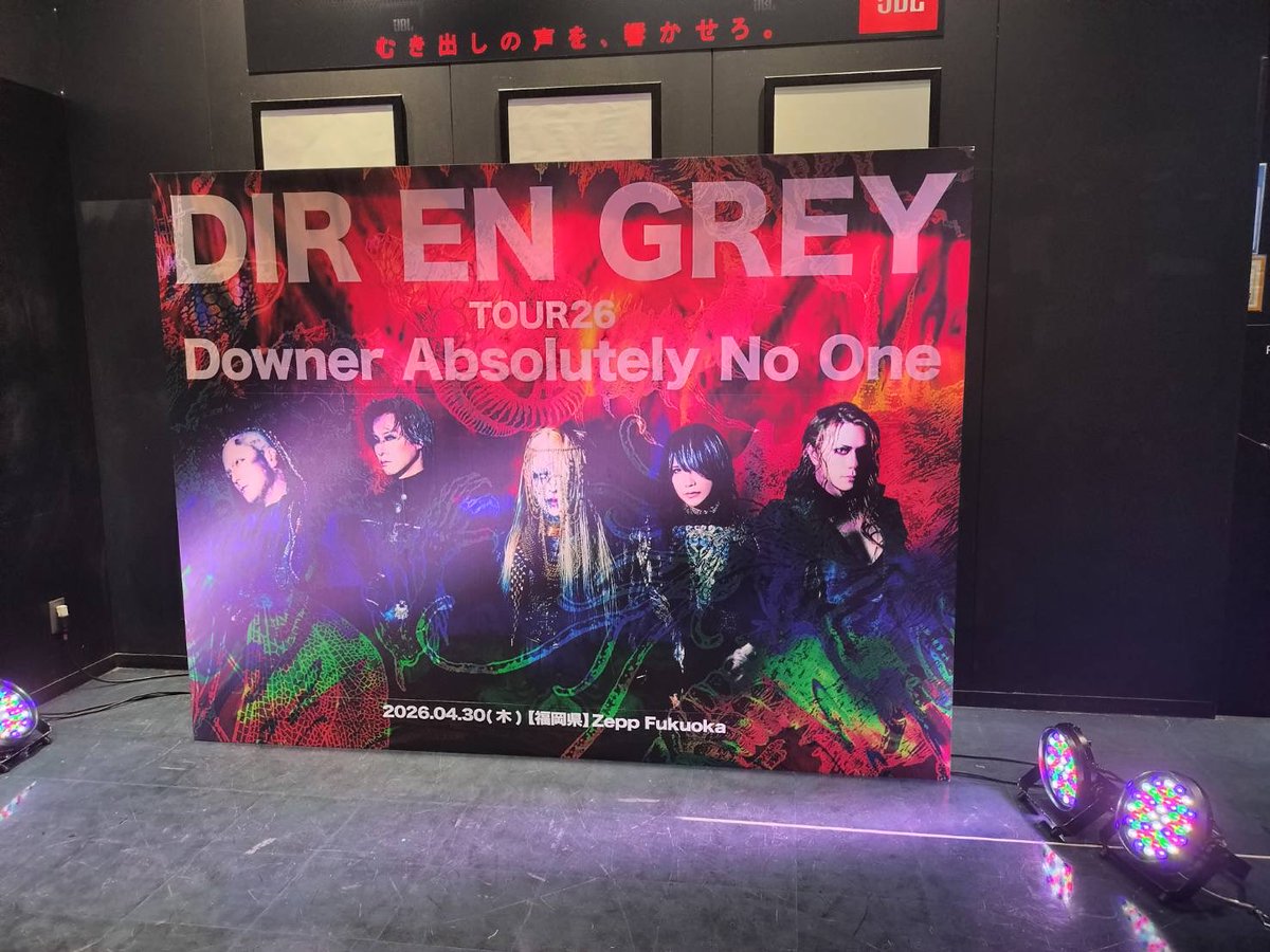 epciel's tweet photo. #DIRENGREY
#zepp福岡

初の単独LIVE参戦
newアルバムの曲がどういう解釈なのかを答え合わせするかのような感覚に陥りました。

アンコールのラスト2曲の高揚感で余韻が収まりません！
またDIRのLIVE行きます！ https://t.co/0ix6prD80J