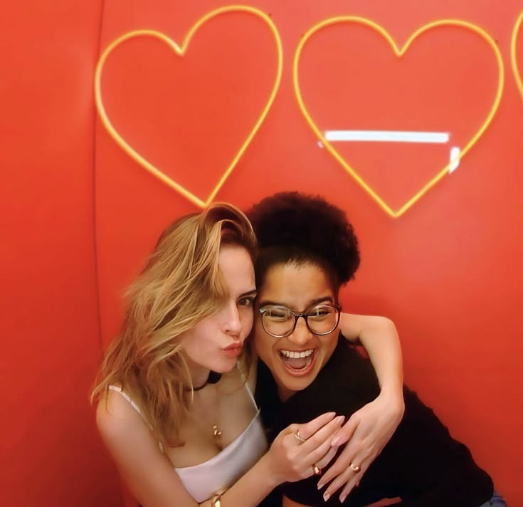 mwrilias_'s tweet image. ( 📂) edits Milana, tópico sensíveis das Milanas, de acordo com o tiktok, selecionando os melhores momentos e dedicado a Tia Milena e Ana Paula Renault. 
#THREAD.  🐈‍⬛
🚨 Somente para Milanas