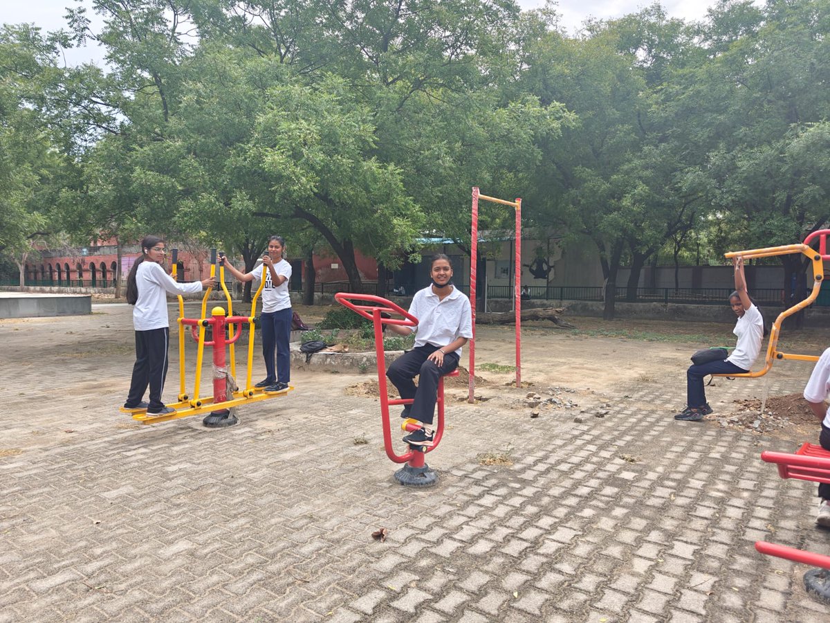 Bhagini Nivedita College tweet media