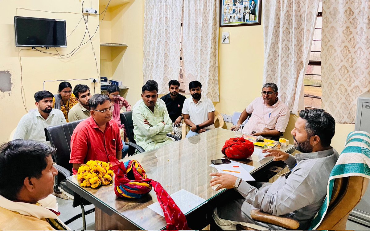 ombhadanabjp's tweet photo. आज #देवडूंगरी (पाली) स्थित राजकीय देवनारायण बालक आवासीय विद्यालय का औचक निरीक्षण किया एव छात्रों से संवाद कर मूलभूत सुविधाओं की जानकारी ली निरीक्षण के दौरान संबंधित अधिकारियों को आवश्यक रखरखाव एवं बेहतर सुविधाएं सुनिश्चित करने हेतु निर्देशित किया गया।

इस अवसर पर समाज कल्याण विभाग के अधिकारीगण सहित समाज के प्रबुद्धजन उपस्थित रहे।

@BJP4India @BJP4Rajasthan @BhajanlalBjp @madanrrathore @RajCMO @RajGovOfficial