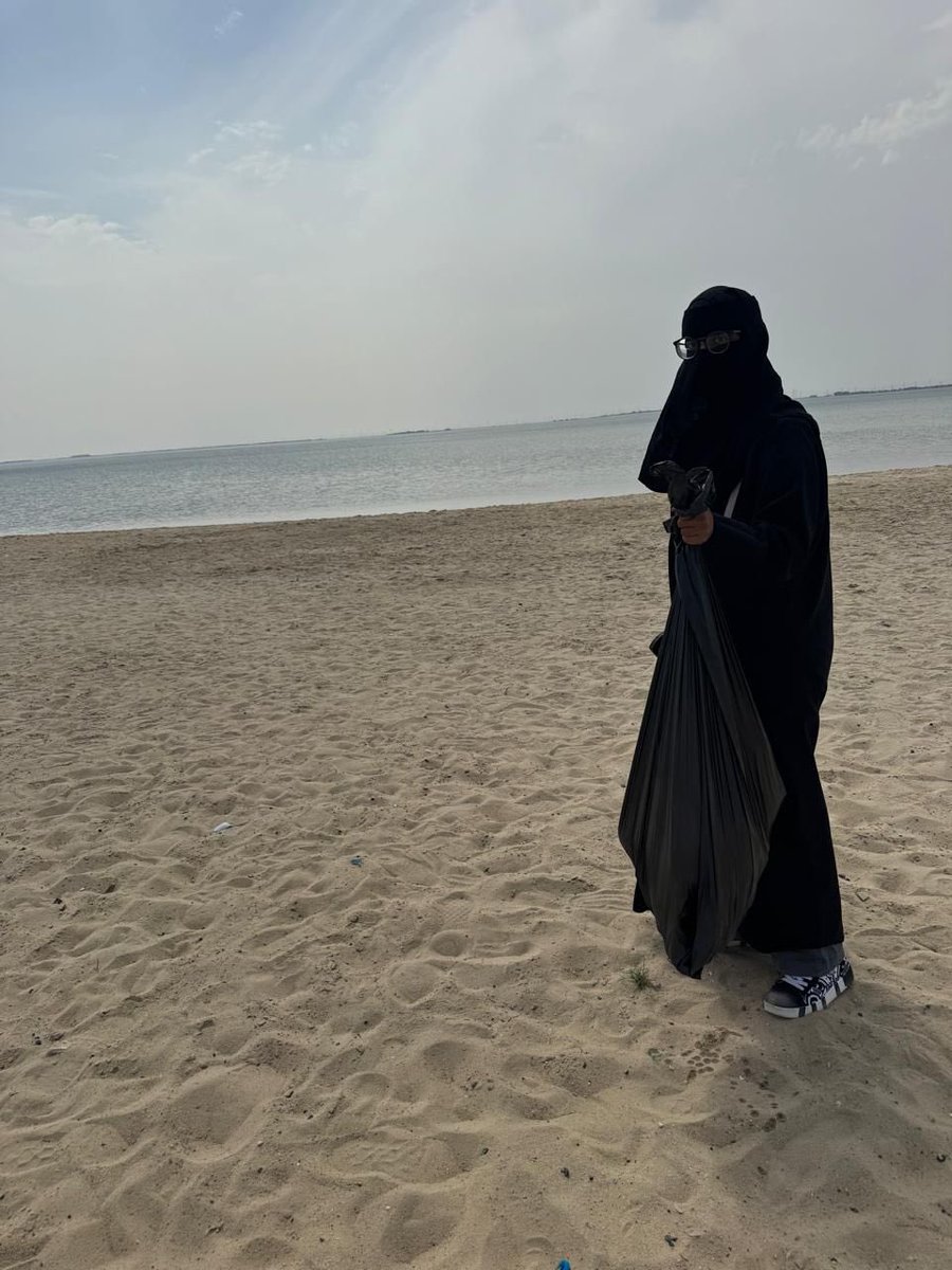 ga2lka_'s tweet image. Beach Cleanup 🌊

Protecting marine life by reducing pollution.

Plastic 50% (most), Aluminum 30%, Glass 10%, Organic 10%

📍 Half Moon Beach
maps.google.com?
q=Half+Moon+Beach+Saudi+Arabia
By:gala and ansam

#BeachCleanup #SaveOurOceans #EnvironmentalAwareness #SaudiArab