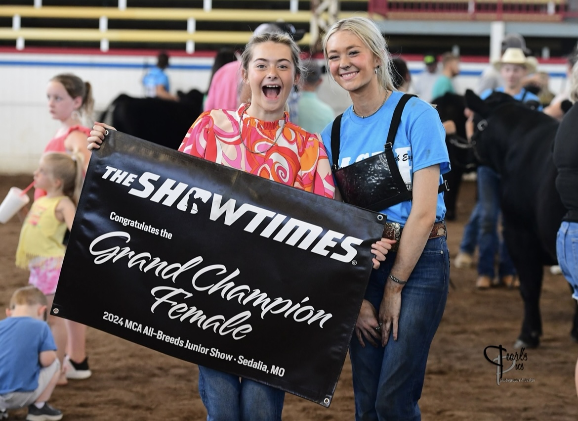 MoCattle's tweet photo. 🌟Meet Chelsea &amp; Miranda Pinnell🌟

Meet Missouri Junior Cattlemen’s Association members, Chelsea &amp; Miranda Pinnell. The Pinnell sisters call Cuba, Missouri, home, where they work alongside their family, Jessica and Mark Pinnell, on their family farm.

https://t.co/ACoakgfwdb https://t.co/rzdKXIdHQB